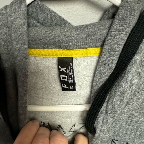 Fox Racing hoodie women’s size Medium M Raised on fumes rose design gray - Picture 3 of 4